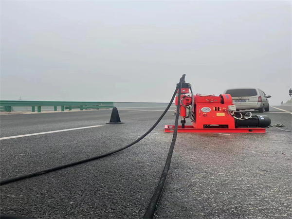 乡城马路路基路面开裂下沉注浆加固灌浆